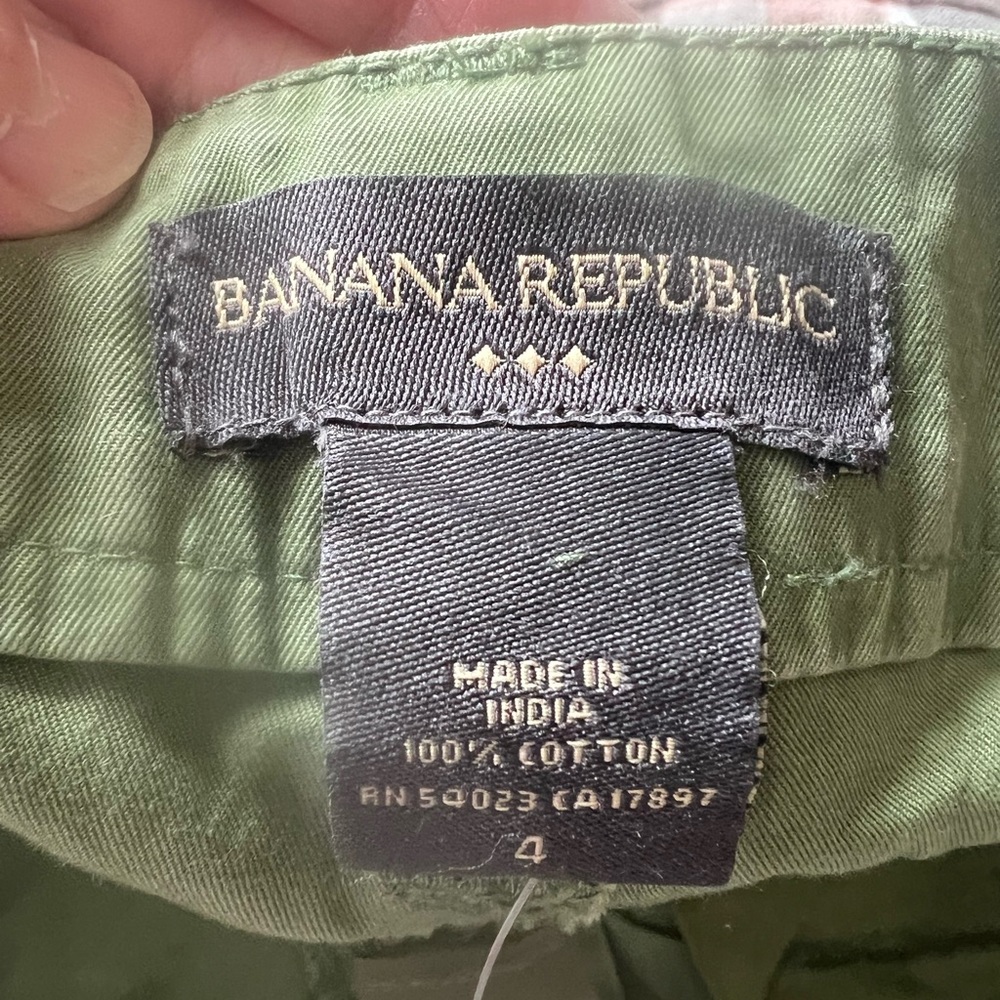 Banana Republic NWT green shorts, size 4. - Picture 5 of 5